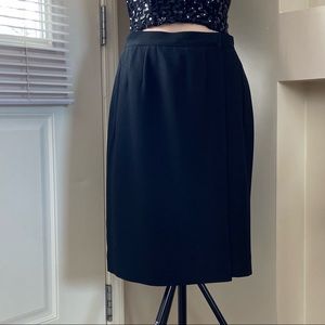 Liz Claiborne Collection Petite Vintage women black lined wrap skirt. Size4. Use